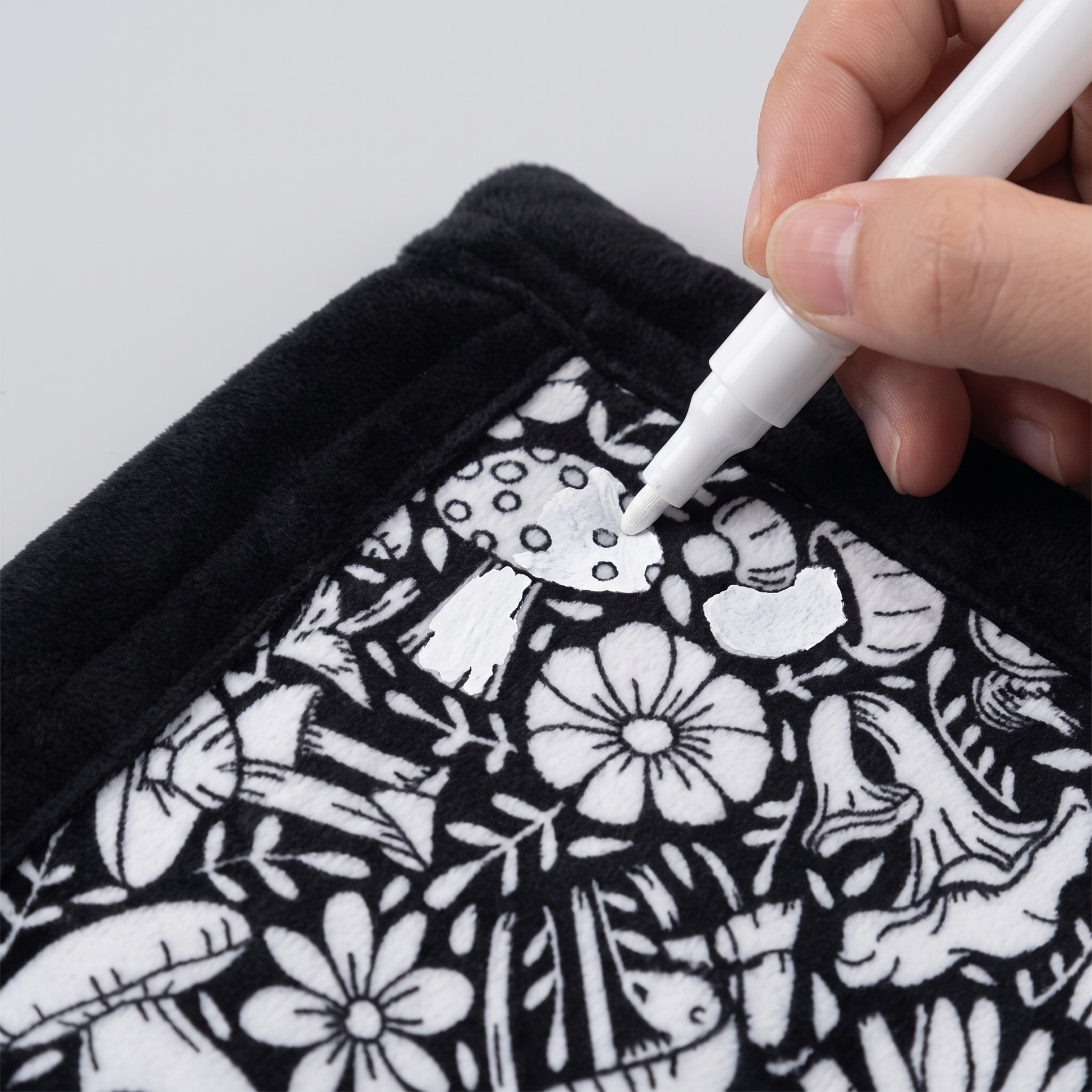 DIY coloring blanket style B — corner coloring closeup